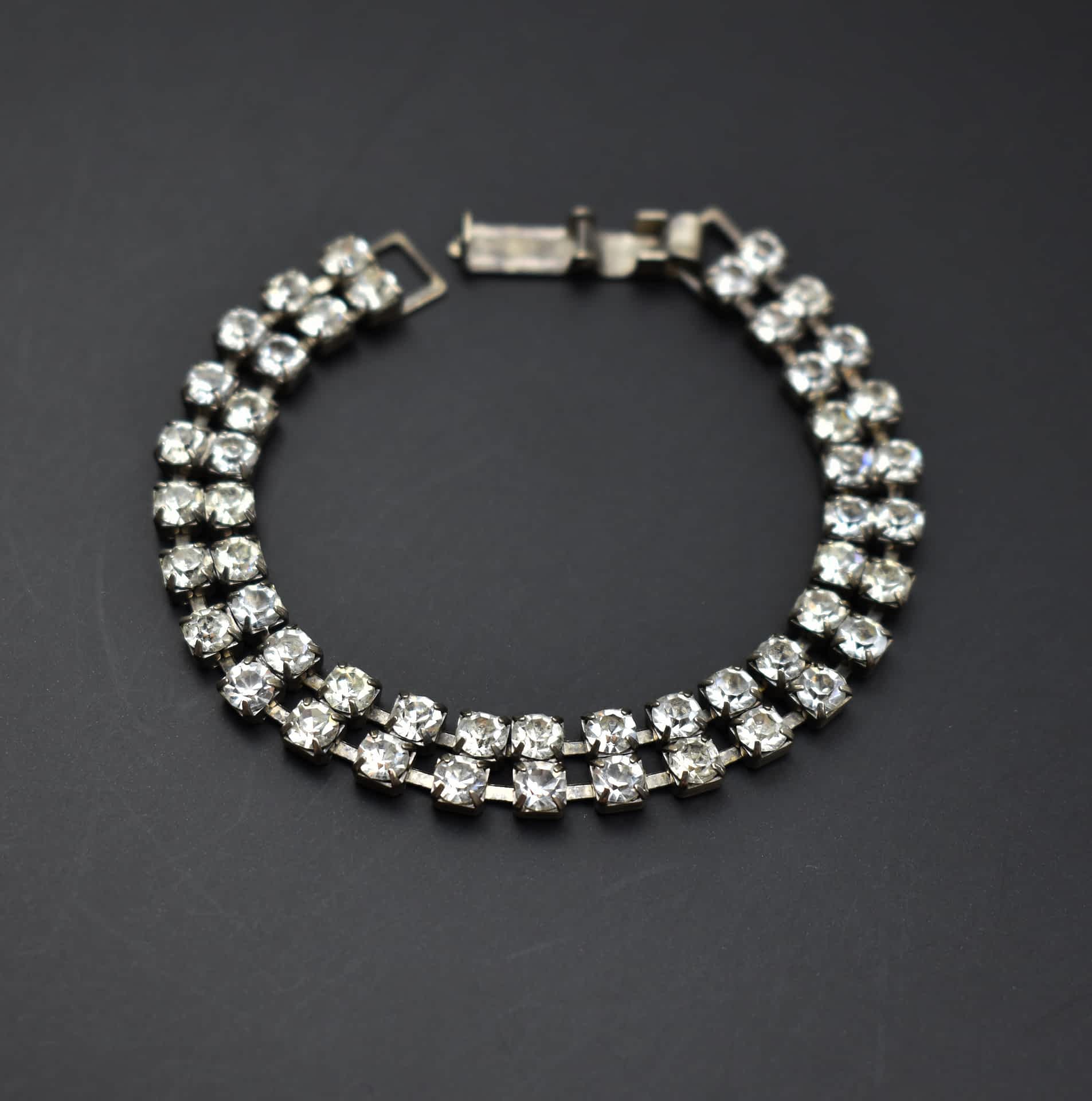 necklace-with-diamonds-is-black-surface